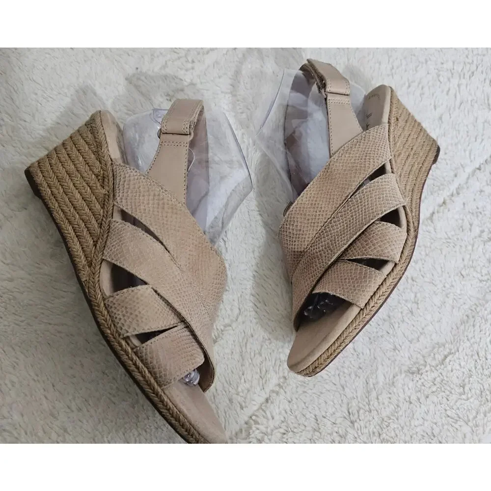 Collection by Clarks Lafley Krissy 10M leather Espadrills Wedge Beige‎ Sandles.